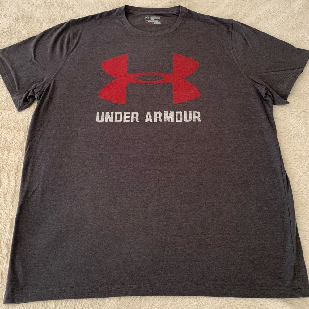 Under Armour t-shirt LIKE NEW!